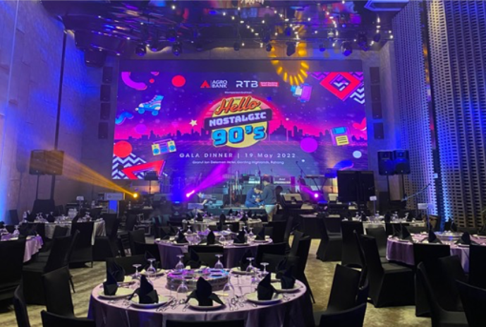 RTB Agrobank 2022 — live band performance on stage at the Nostalgia 90s Gala Dinner